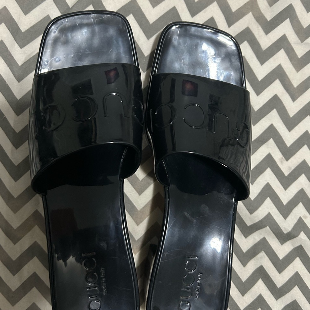 Gucci Black Sandals Elegant Slide Design - Picture 2 of 6